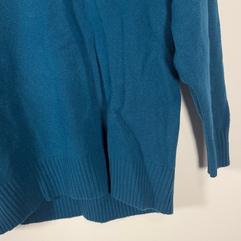 NWOT Unsubscribed 100% Cashmere Teal V-Neck Sweater - Picture 4 of 6